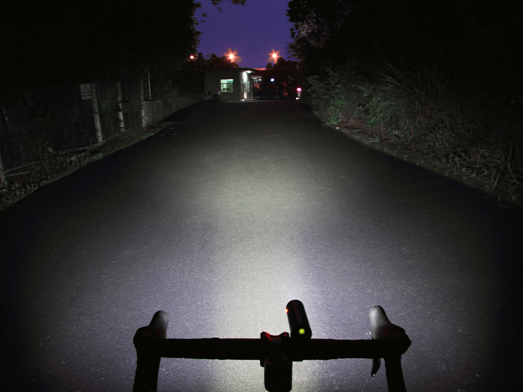 Ravemen CR1000 bicycle light
