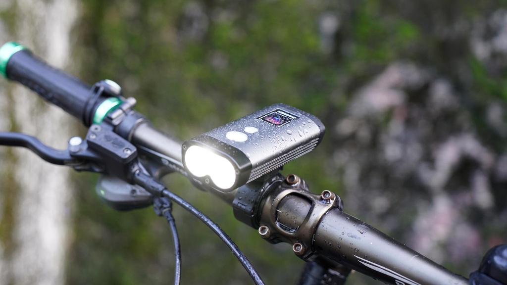 Ravemen PR1400 bicycle light
